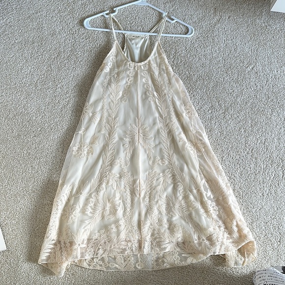 Flowy cream dress - Picture 1 of 3